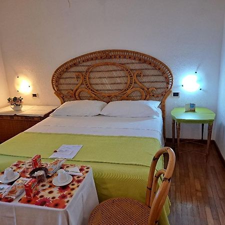 オルビア Il Profumo Di Ginestre Bed & Breakfast エクステリア 写真